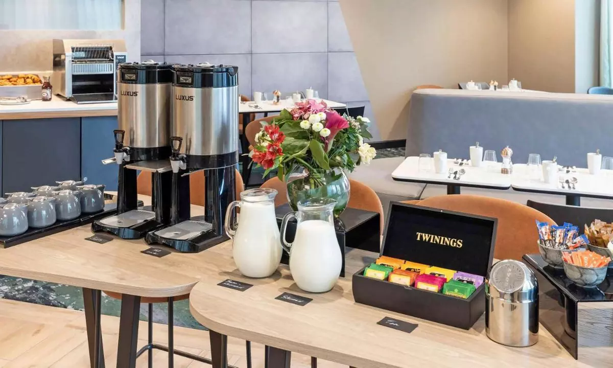 4* Liverpool: Standard King Room Stay with Breakfast and Late Checkout