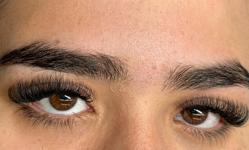Image 5: Eyelash Extensions: Classic, Hybrid, Volume Styles that Last Weeks