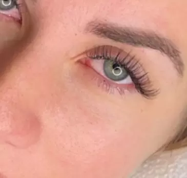 Wimpernlifting inkl. Färben für 1 Person