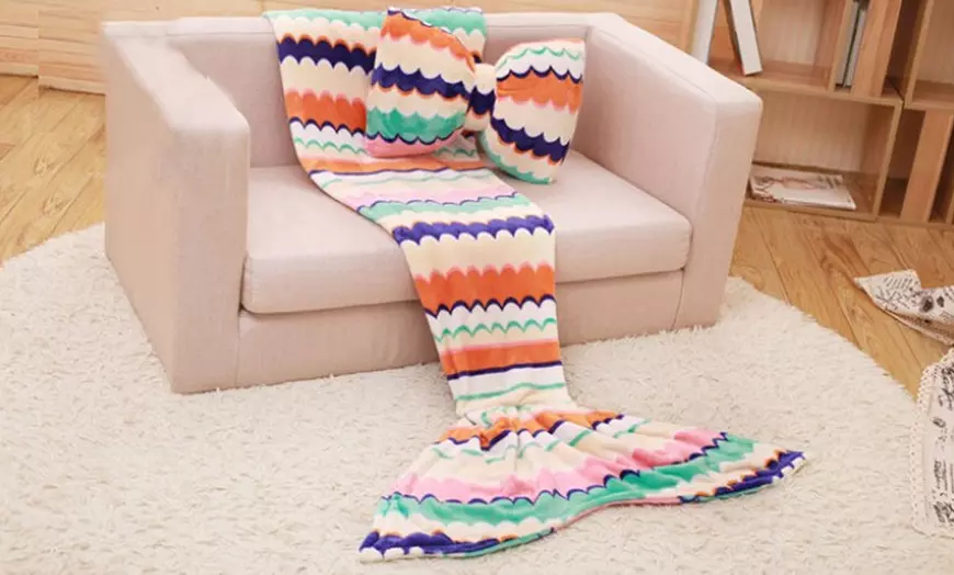 Image 4: Mermaid Blanket with Bow Cushion