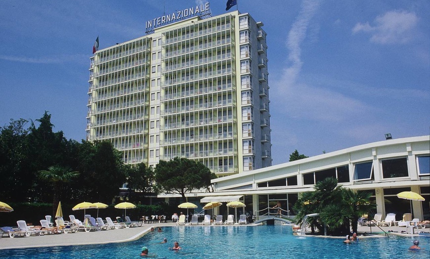 Image 29: Abano Terme 4*: Smart Room con mezza pensione e piscine termali