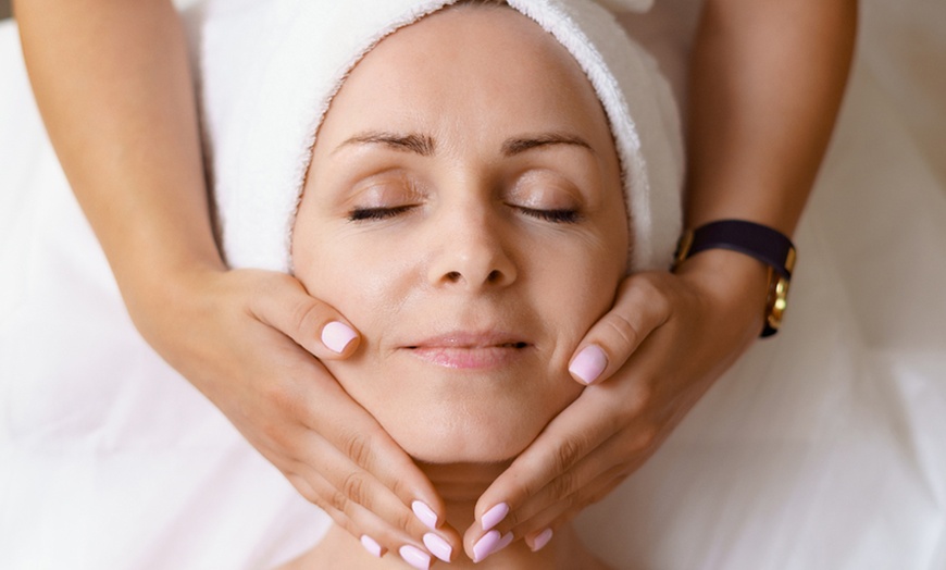 Image 1: Luxurious Skin Rejuvenation with 1 or 2 Lee Method Facelift Massage 