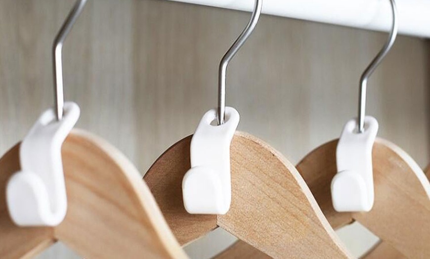 Image 3: Four-Pack of Space Saving Clothes Hanger Connector Hooks