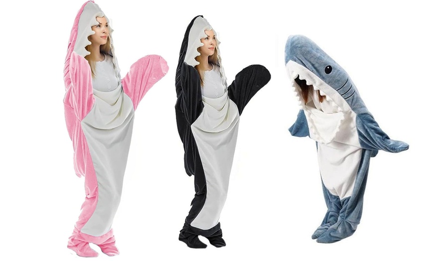 Image 1: Shark Design Polyester Blanket