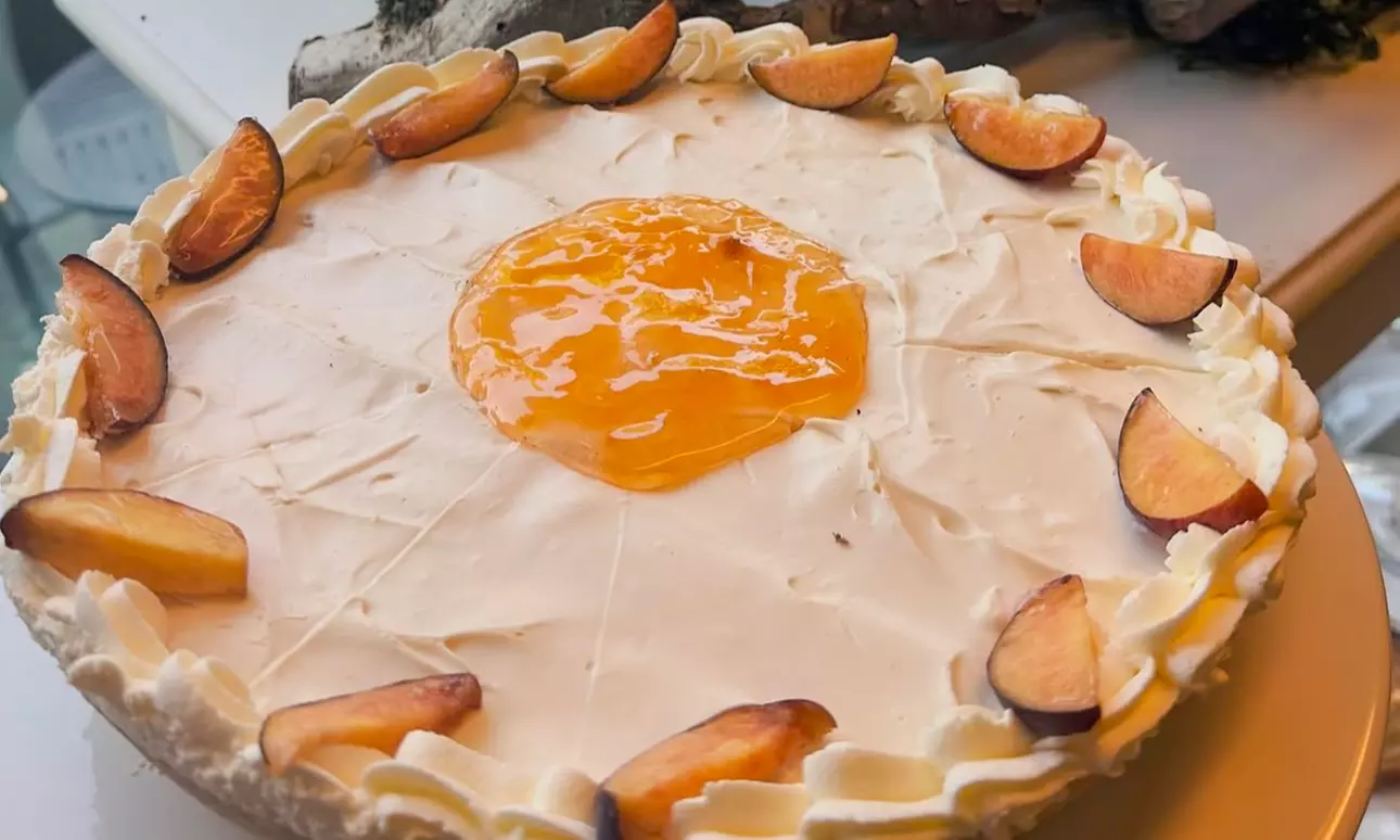 Hausgemachte Torte & Heißgetränk für 1 - 8 Personen