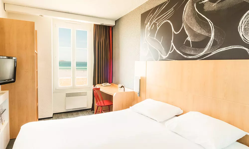 Saint-Malo : chambre double, petit-déjeuner et champagne en option