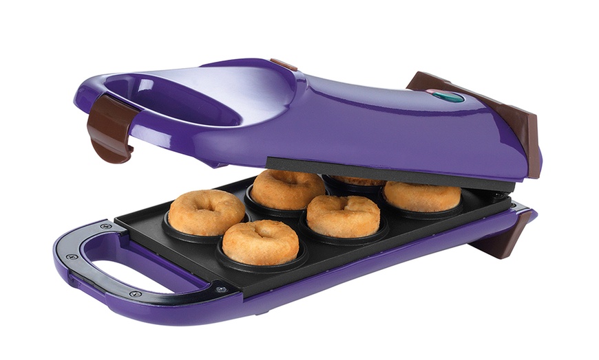 Image 5: Flip-Over Waffle or Doughnut Maker 