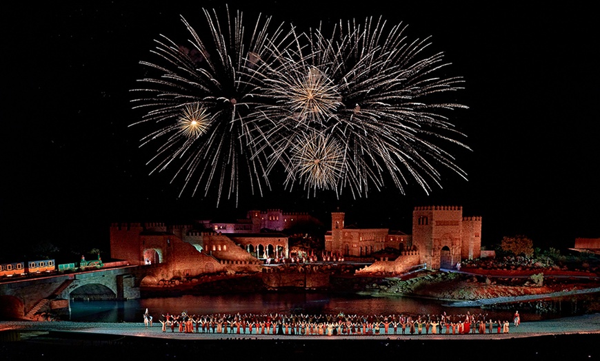 Image 16: Experiencia en Puy du Fou: entrada al parque en temporada navideña