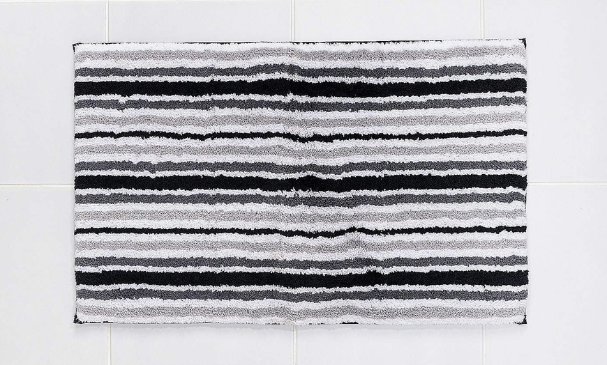 Image 8: Striped Bath Mat