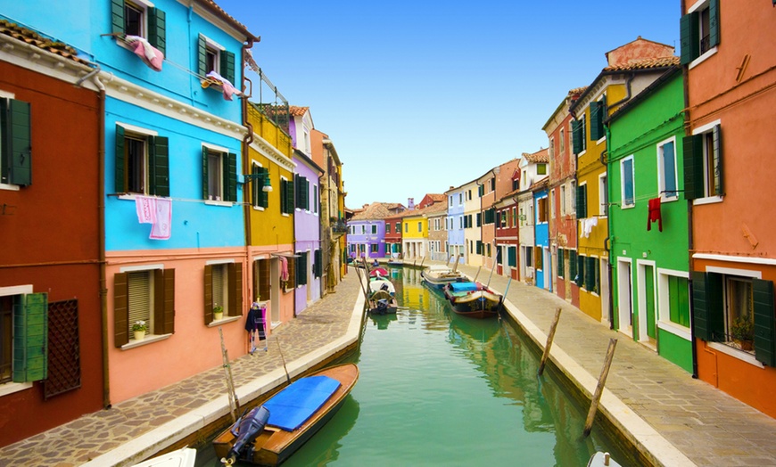 Image 2: ✈ Venice: 2 to 4 Nights with Flights