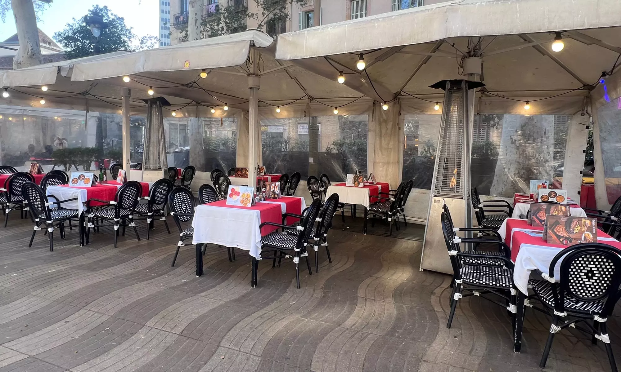 Menú de mariscada o parrillada de carne con entrante, bebida y café