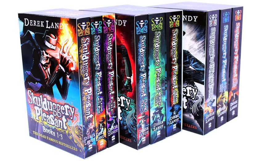 Image 4: Skulduggery Pleasant Complete Set