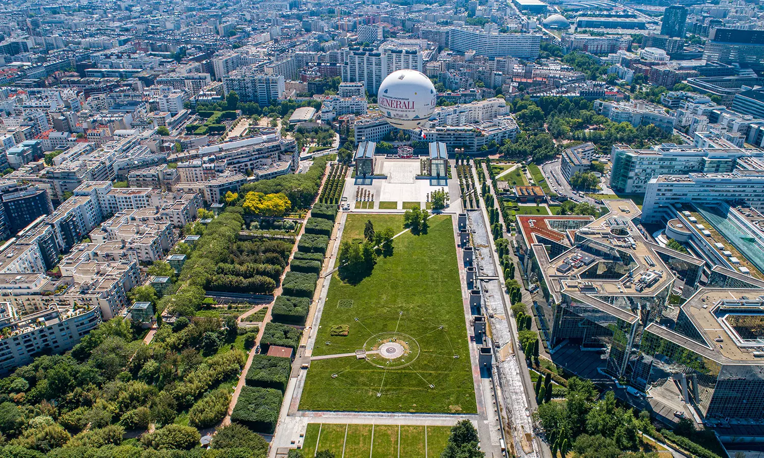 Superbe vue panoramique de Paris à bord du Ballon de Paris Generali