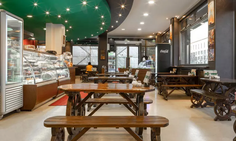 Ein Humus-Gericht nach Wahl inklusive ein Dessert für 1, 2 od. 4 Pers.