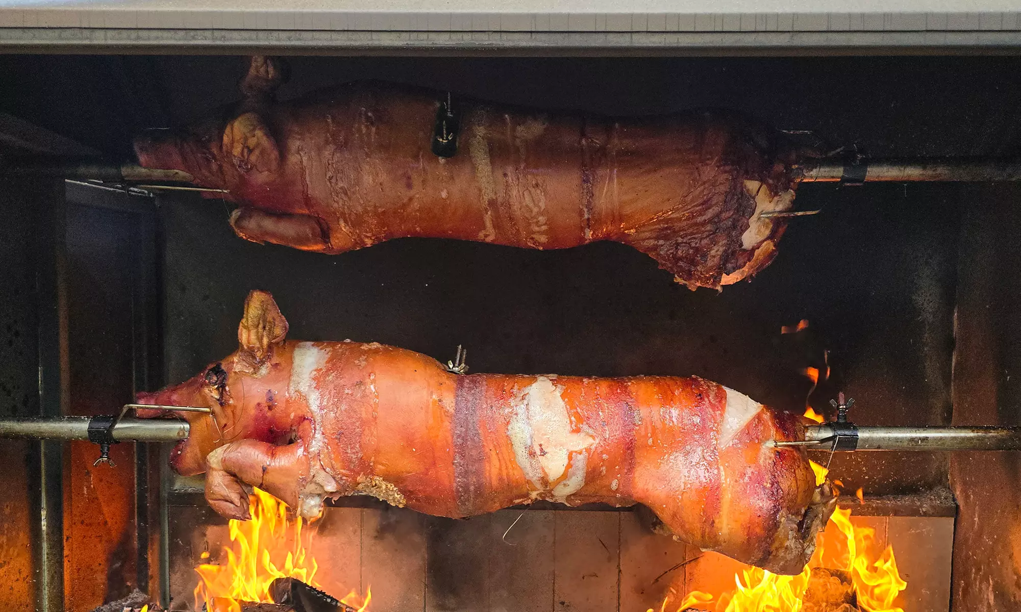 Halbes Spanferkel für 10-12 Personen oder ganzes Spanferkel für 20-25 Personen zum  Abholen (bis zu 27% sparen) - Primary Image