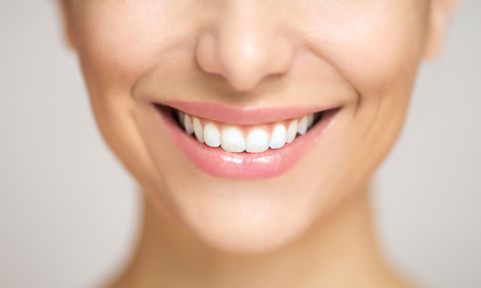 Laserowe wybielanie zębów lampą LED