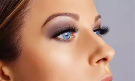 Réhaussement de cils avec teinture ou extension de cils classique