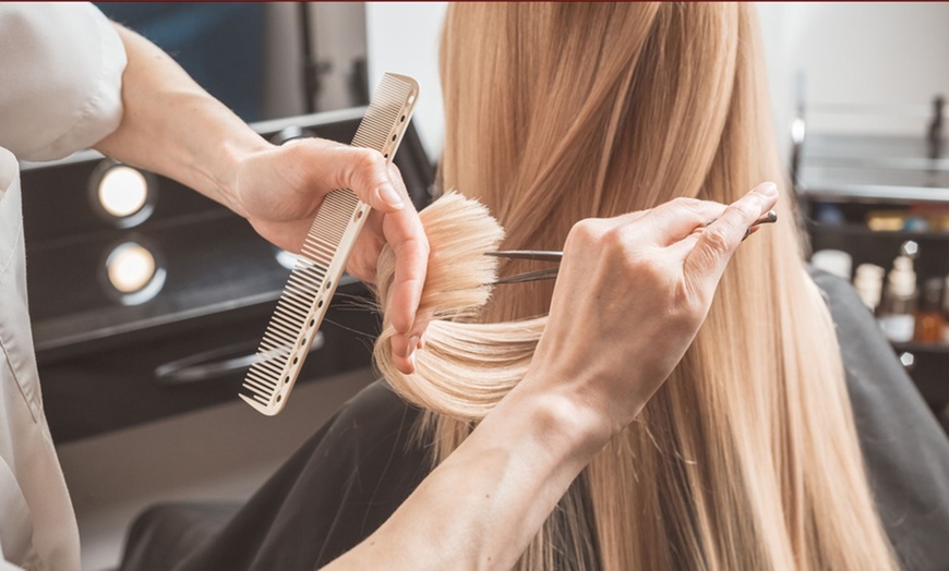 Image 1: Formule coiffure au choix au Salon Charlie