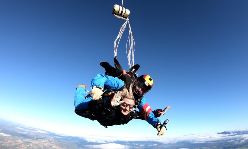 Image 5: Salto tándem en paracaídas para 1 