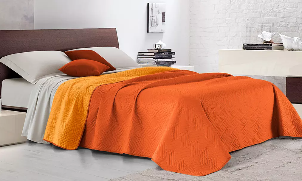 Zweifarbige Tagesdecke