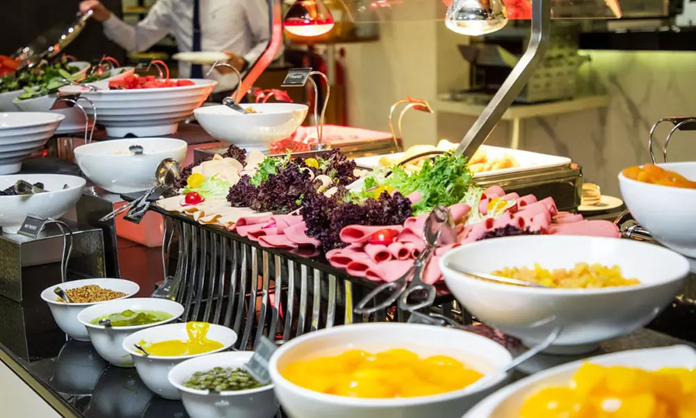 5* Lunch or Dinner Buffet with Pool and Hot Tub Access