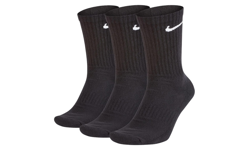 Image 2: Three-Pack Nike Men's Everyday Cushioned Socks 