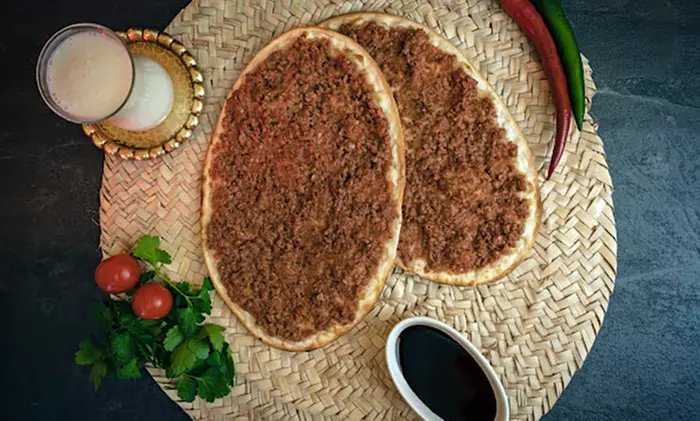 Leckere Pizza (Ø 28 cm) & Getränk (0,5l) für 1,2 o. 3 Person genießen