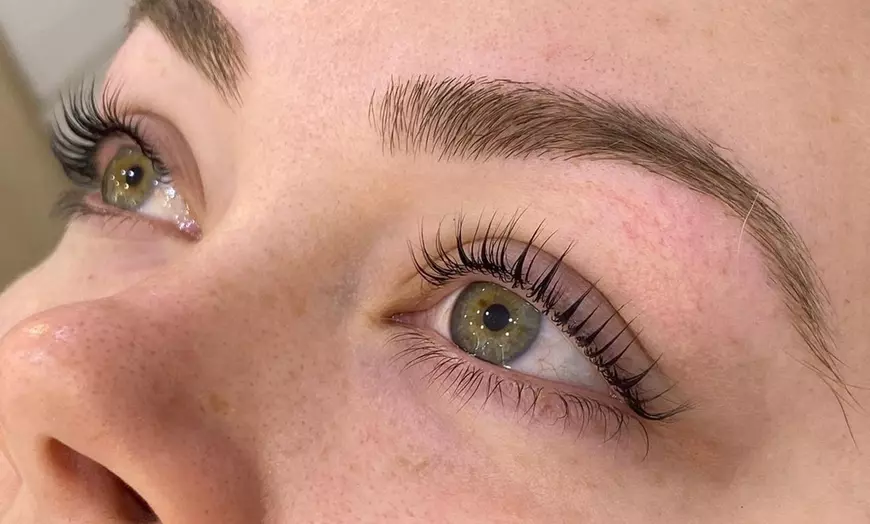 Image 3: Up to 44% Off on Eyebrow Shaping at Brow Threads And Lashes