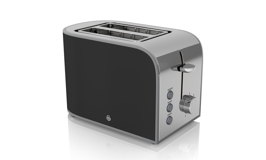 Image 2: Swan Kettle and Two-Slice Toaster