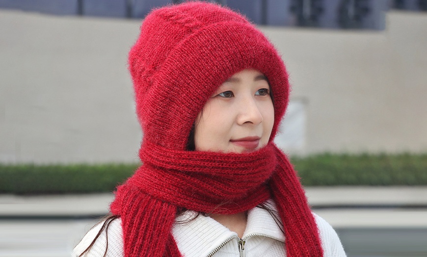 Image 6: Fluffy One-Piece Scarf Hat