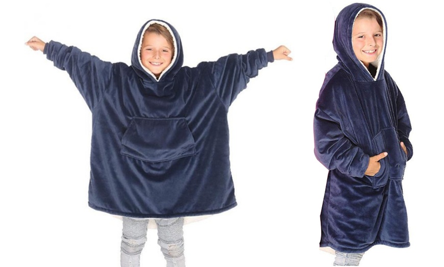 Image 2: Kids' Fleece Hoodie Blanket