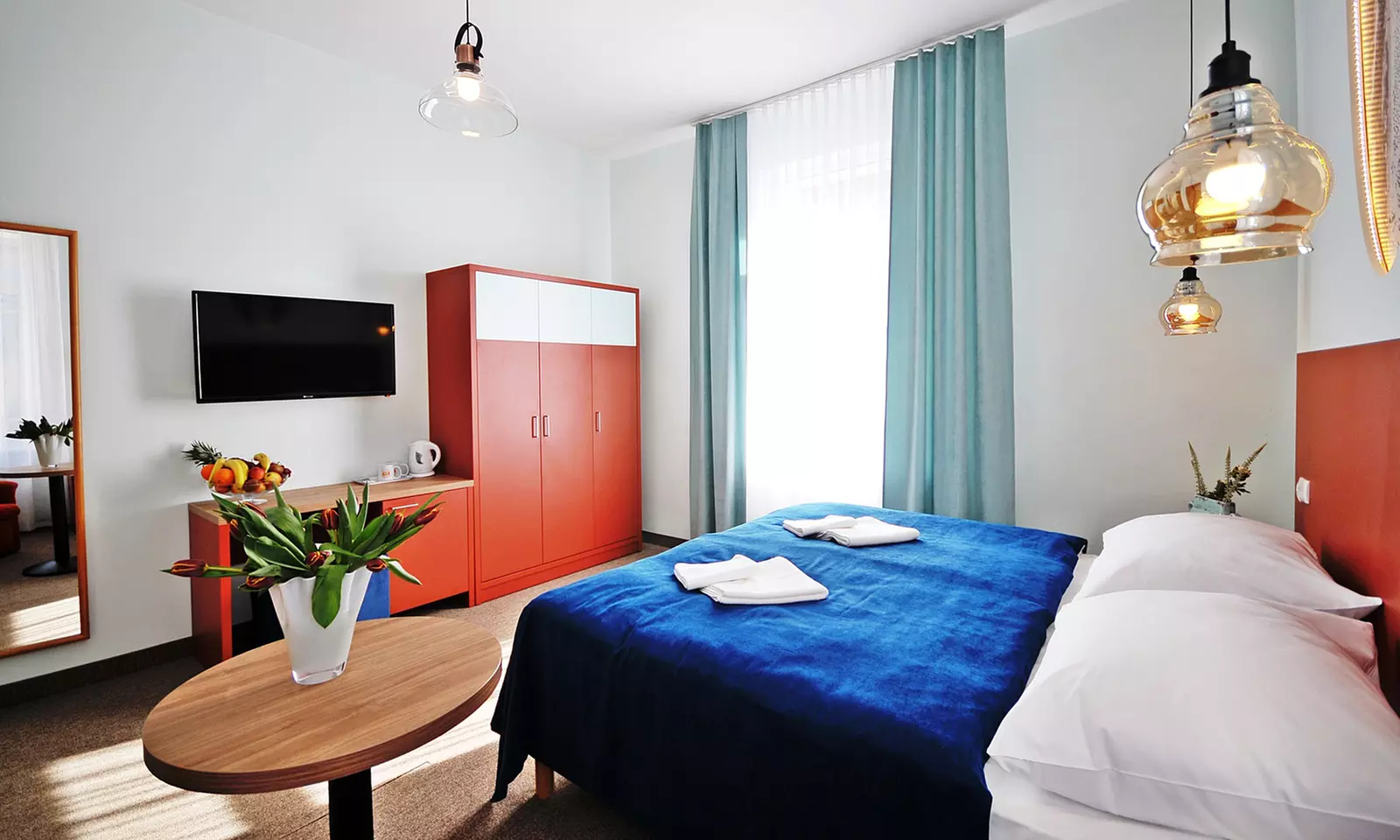 Świnoujście: pokój dla 1 lub 2 osób ze śniadaniami lub HB i więcej w Domu Zdrojowym Amber - Primary Image