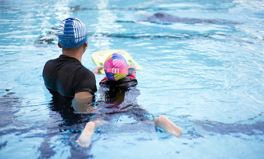 Image 4: Four Swimming Lessons