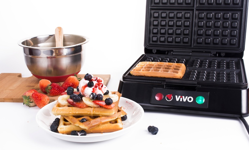 Image 3: Professional 4-Slice Waffle Maker