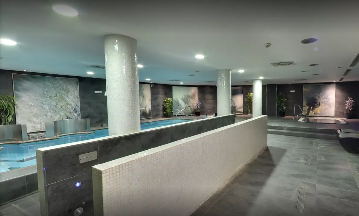 Circuito spa y masaje relajante en Azz Hotel Langre Spa