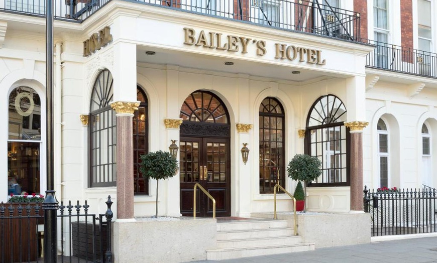 Image 2: Kensington: 4* Stay with Breakfast & Dinner at The Baileys Hotel