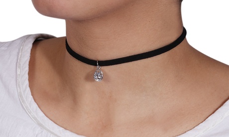 1 ou 2 colliers avec pendentif ras de cou