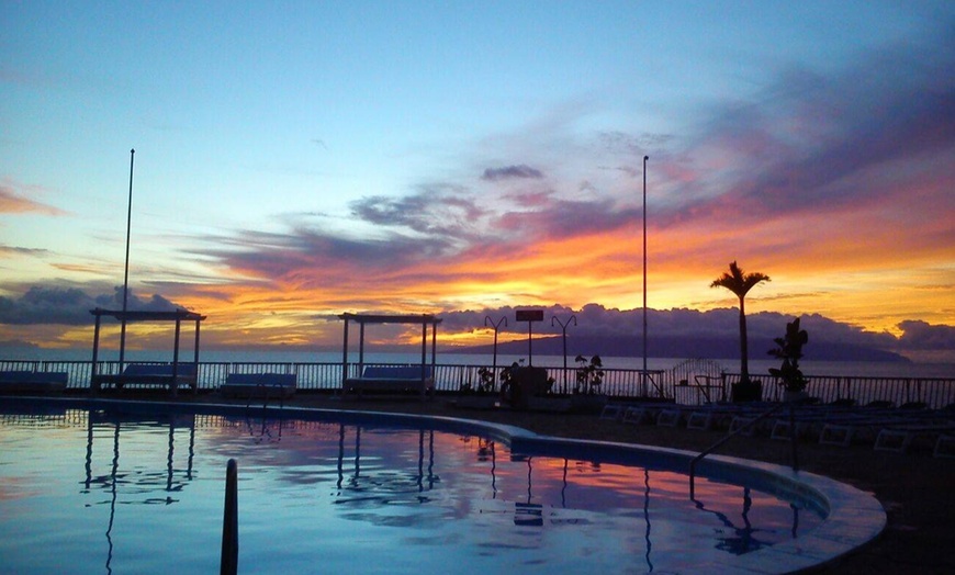 Image 16: Acceso a piscina y menú italiano