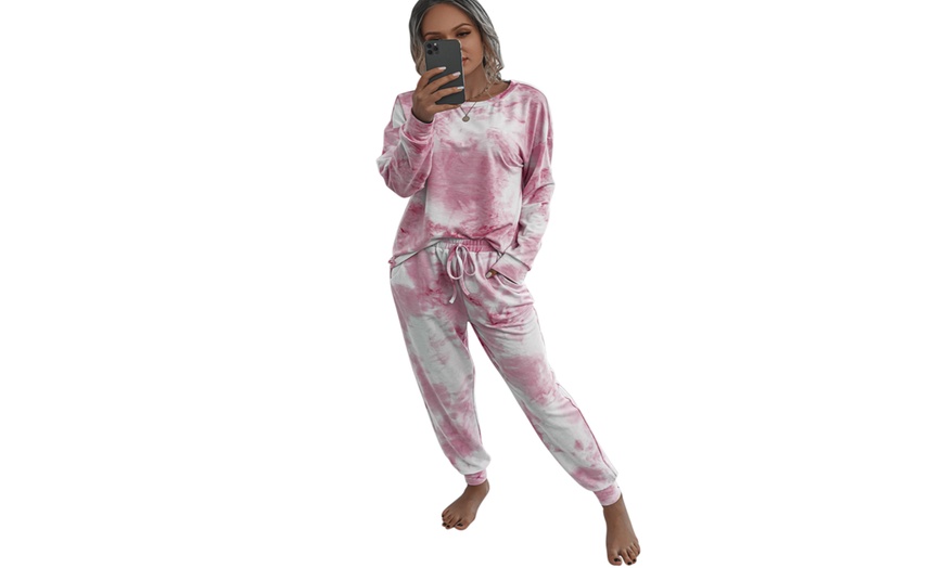 Image 6: Printed Two-Piece Lounge Set