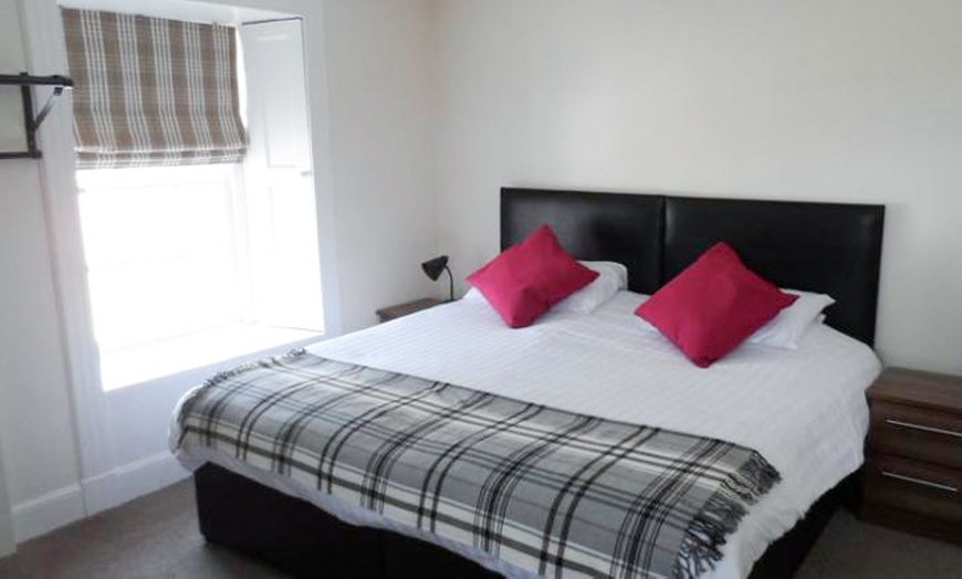 Image 2: 1- to 3-Night Stay with Breakfast in Fife