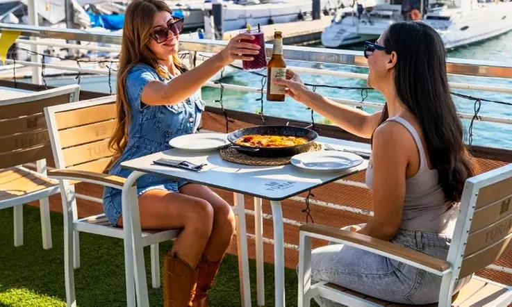 Plan Beach con vistas al mar y opciones de menú para 2 o 4 personas