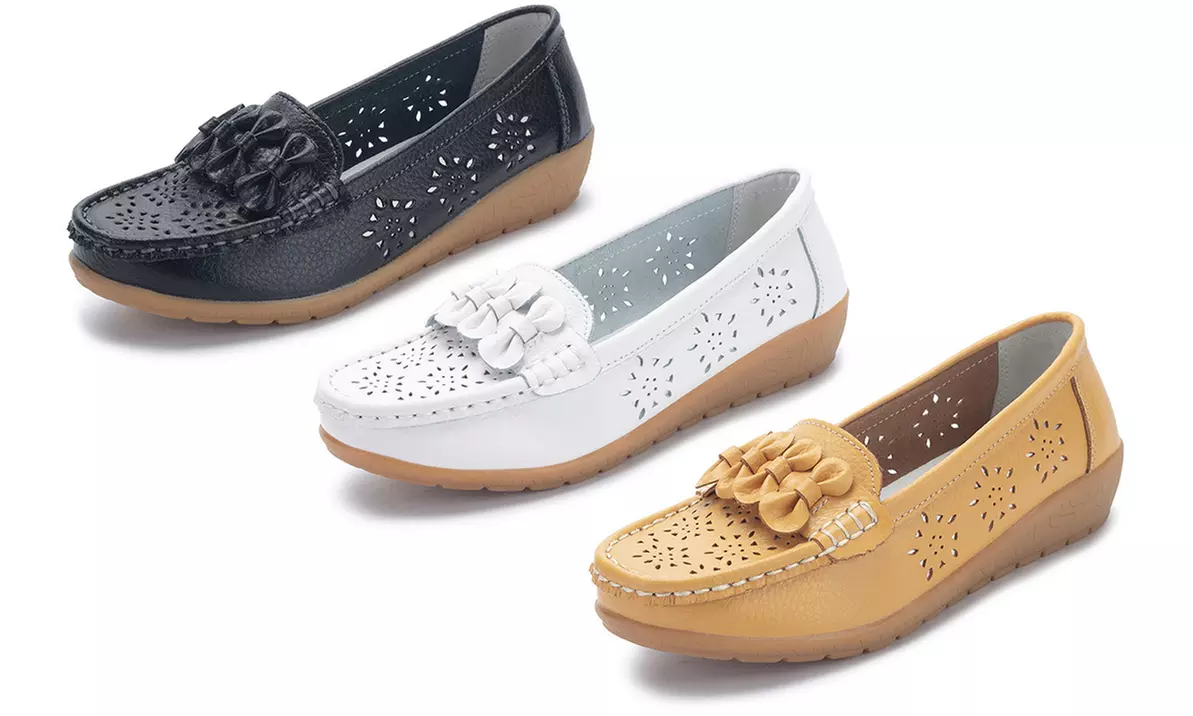 Mocassins en cuir avec motifs ajourés - Primary Image