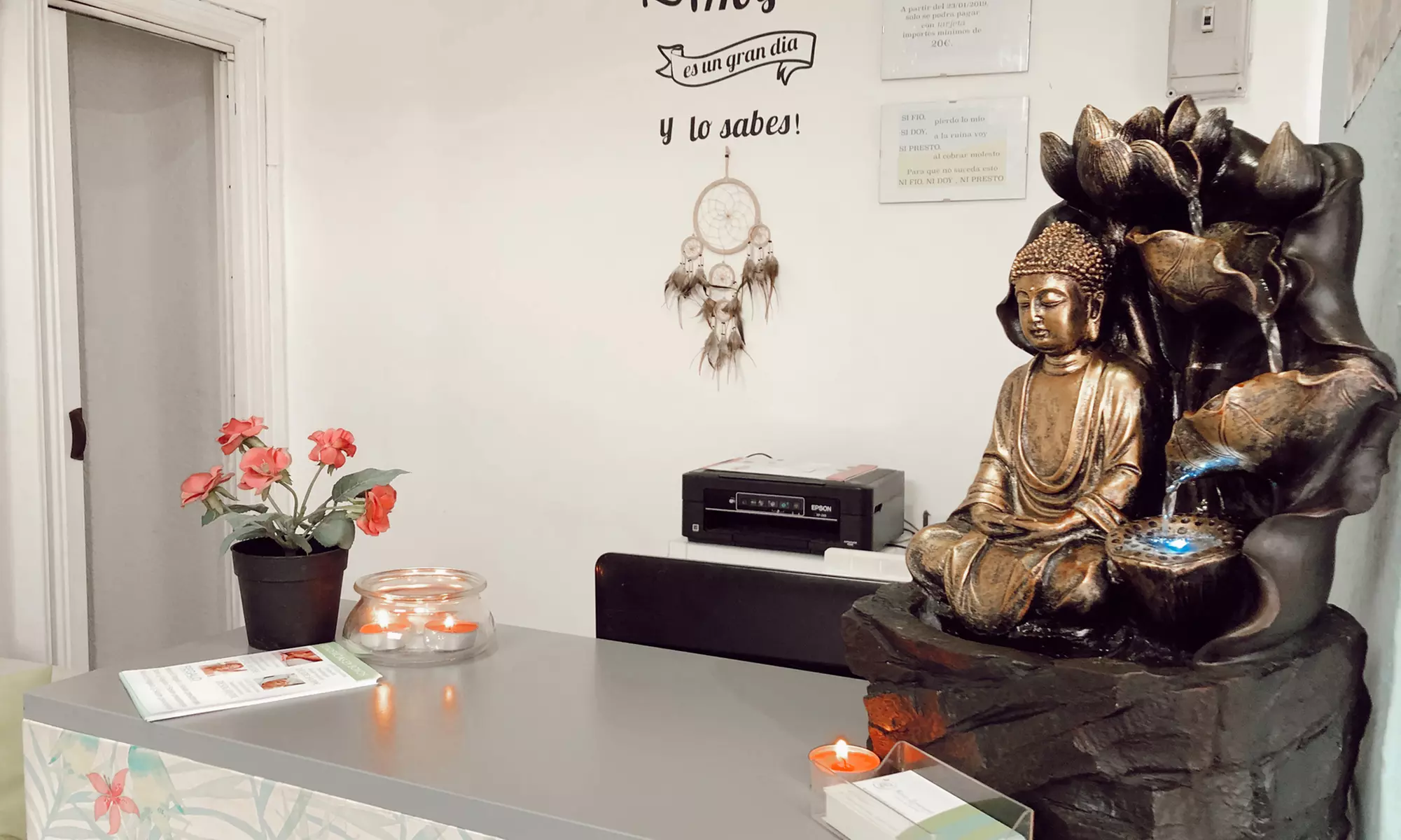 Limpieza facial o tratamiento con máscara LED con opción a masaje relajante en Centro de Estética Natividad - Second Medium