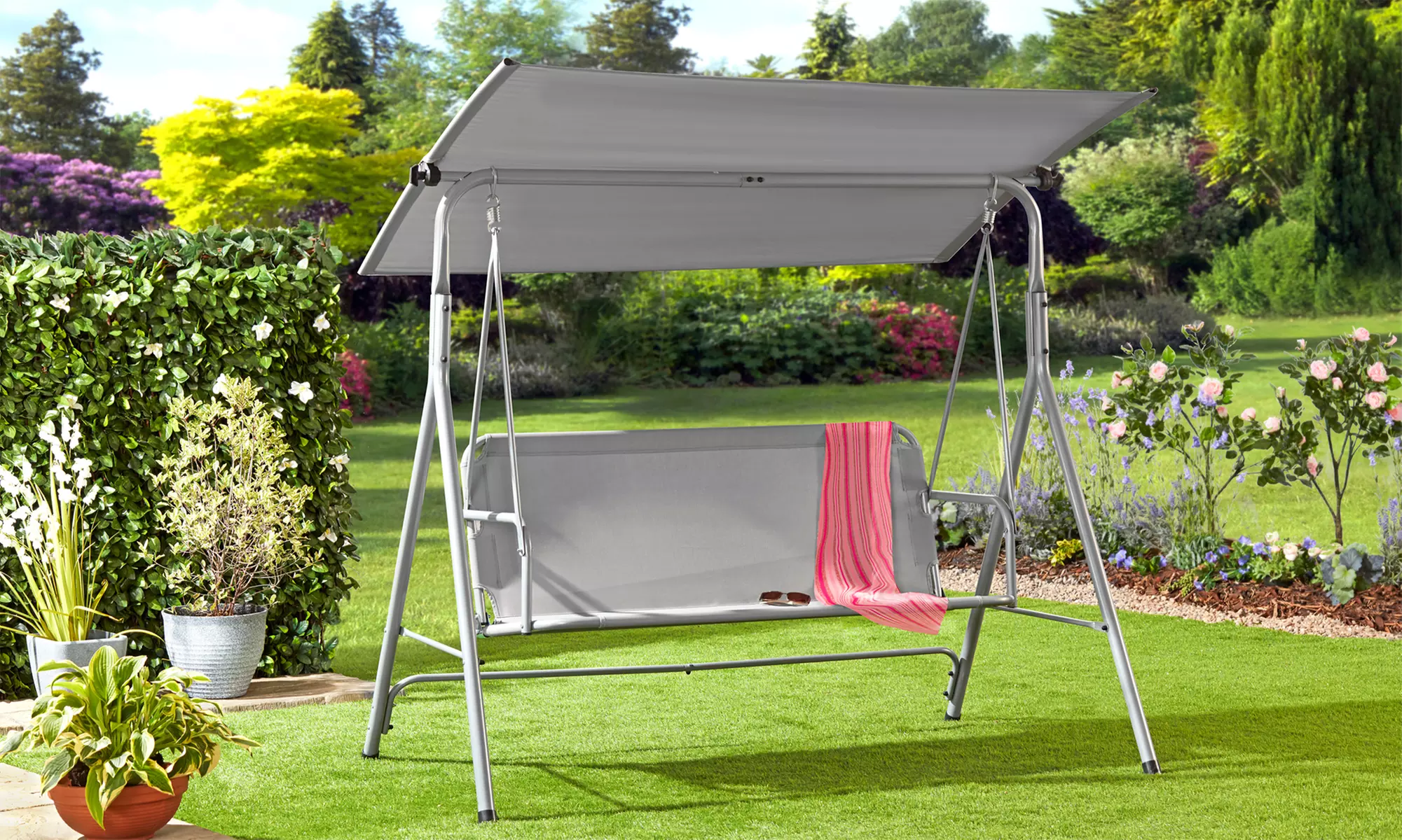 Balançoire pour trois personnes - Primary Image