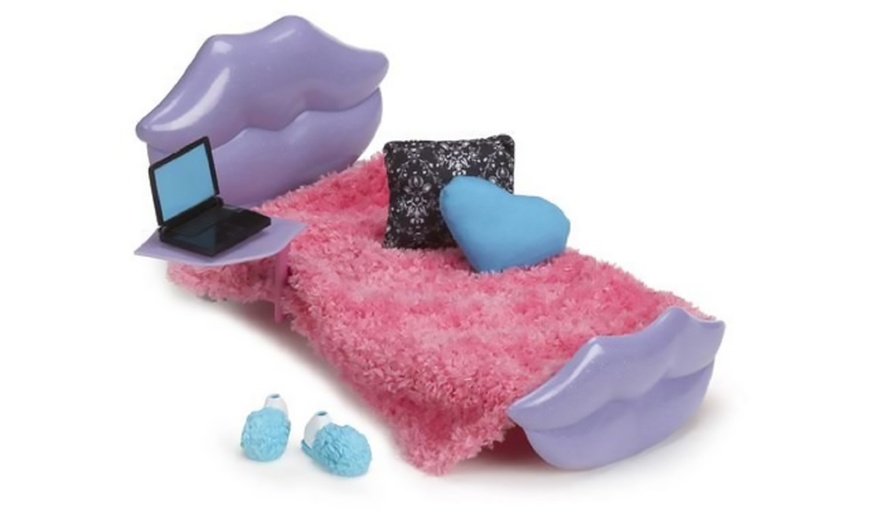 Image 1: Bratz Sleepover Bed Playset