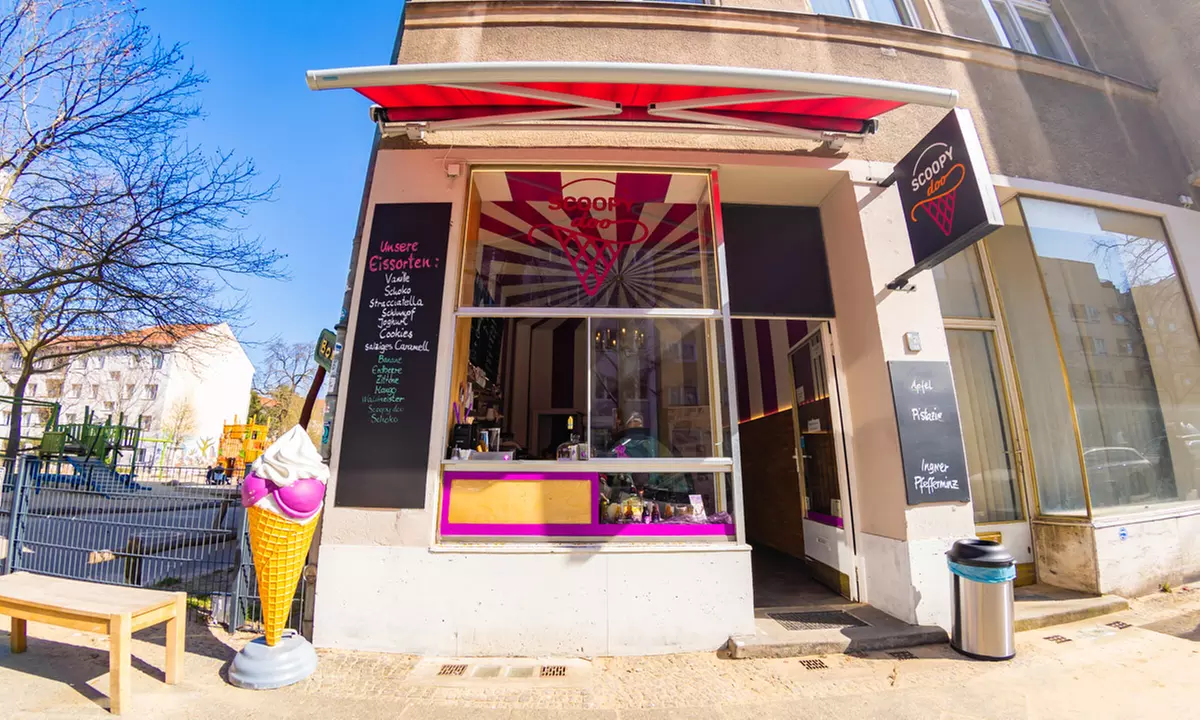 Signature Bubblewaffle inkl. 2 Eiskugeln & Heißgetränk für 1-4 Pers.