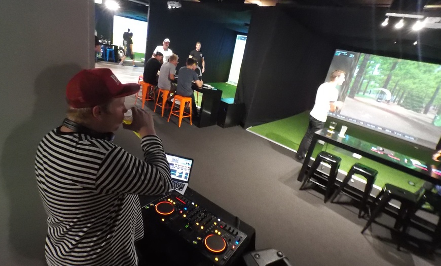 Image 3: 90-Minute Virtual Golf with Beer