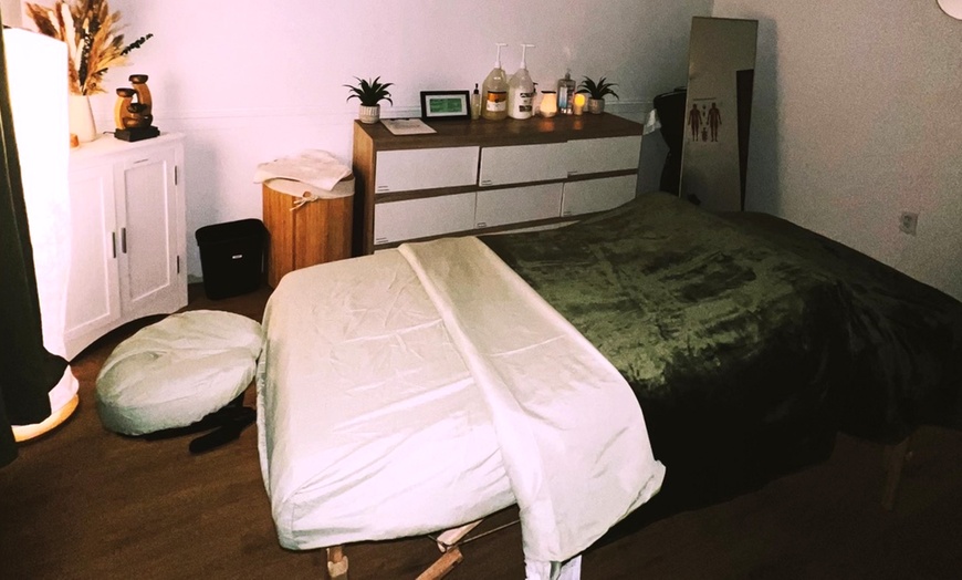 Image 4: 60/90 Min of Deep Tissue or Swedish Massage w/ Optional Aromatherapy
