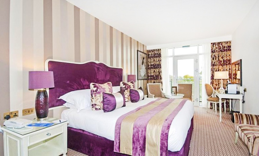 Image 4: 4* Oxfordshire Break with Golf or Spa