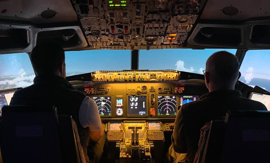 Image 1: 30 or 60-Min Flight Simulator Experience: Choice of Boeing 737 & More